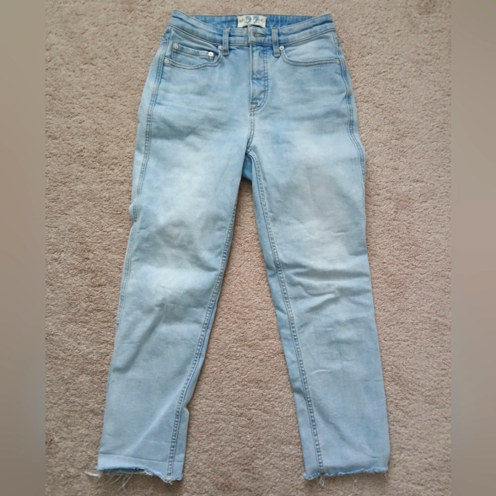 We the Free CRVY High Rise Vintage Straight Jeans Light Wash Size 27